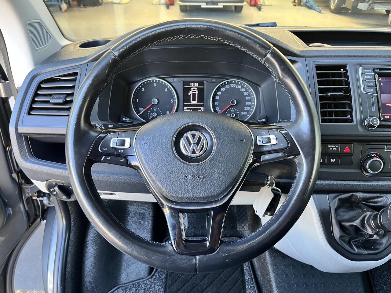 Volkswagen TRANSPORTER 2.0 TDI L1H1 DC Airco Cruise controle Telefoonverbinding Apple carplay Navigatiesysteem Stuurwielbediening Parkeersensoren schuifdeur Euro 6 DC 1e eigenaar Dealer onderhouden