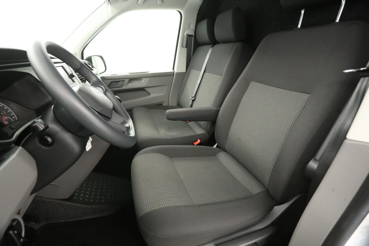 Volkswagen TRANSPORTER 2.0 TDI 140PK L1H1 | Airco | Cruise | Carplay | 3-Zits | Parkeersens.