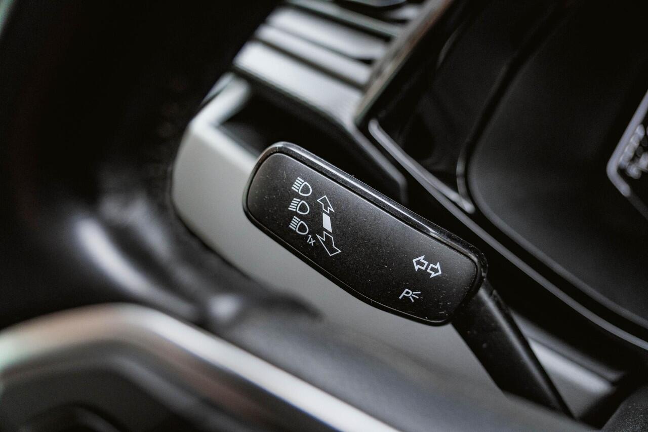 Volkswagen TRANSPORTER 2.0 TDI 150PK DSG L2H1 DUB/CAB LED Trekhaak Camera