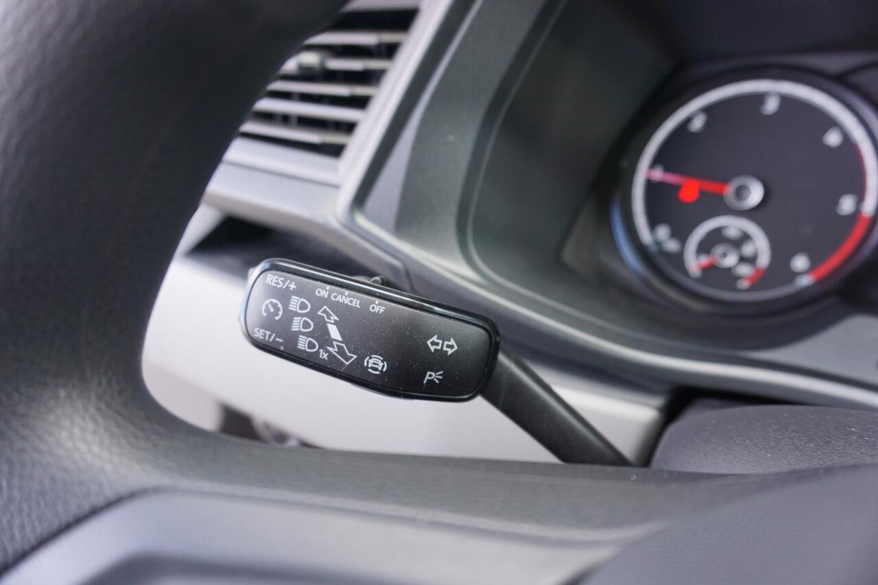 Volkswagen TRANSPORTER 150PK L2 Comfortline Apple Carplay Camera Cruise control Parkeersensoren Airco