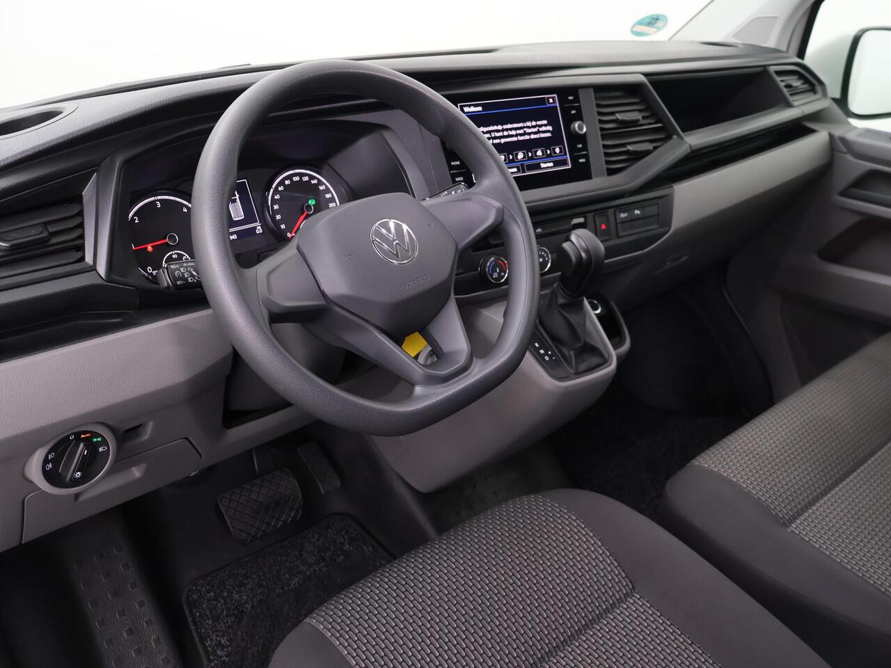 Volkswagen TRANSPORTER 2.0 TDI L2H1 30 DC Highline | 150 PK | Automaat | Dubbele Cabine | Trekhaak | Navigatiesysteem |