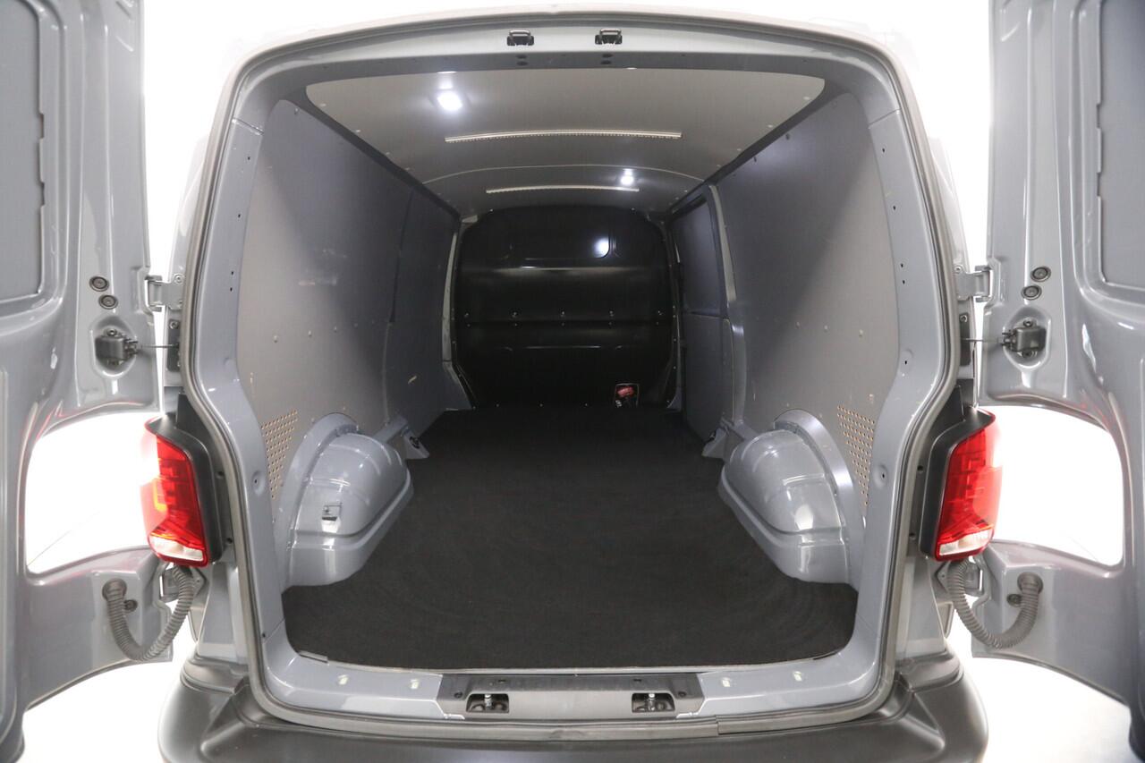 Volkswagen TRANSPORTER 2.0 TDI 150PK L2H1 | Automaat | Airco | Cruise | Carplay | Navigatie | Parkeersens.