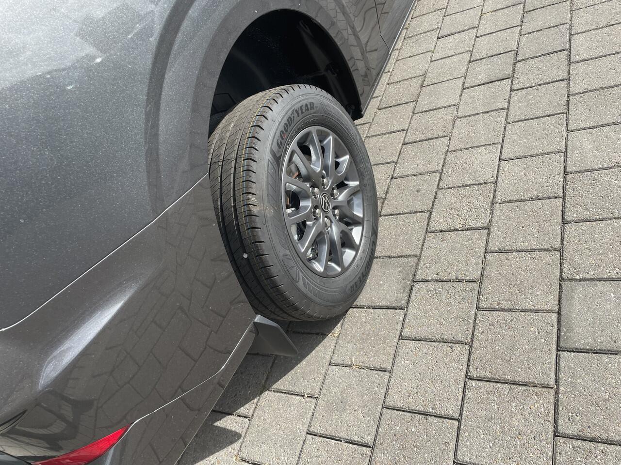 Volkswagen TRANSPORTER 2.0 TDI L2H 30 Style 150PK automaat | styling accessoires nog gemonteerd