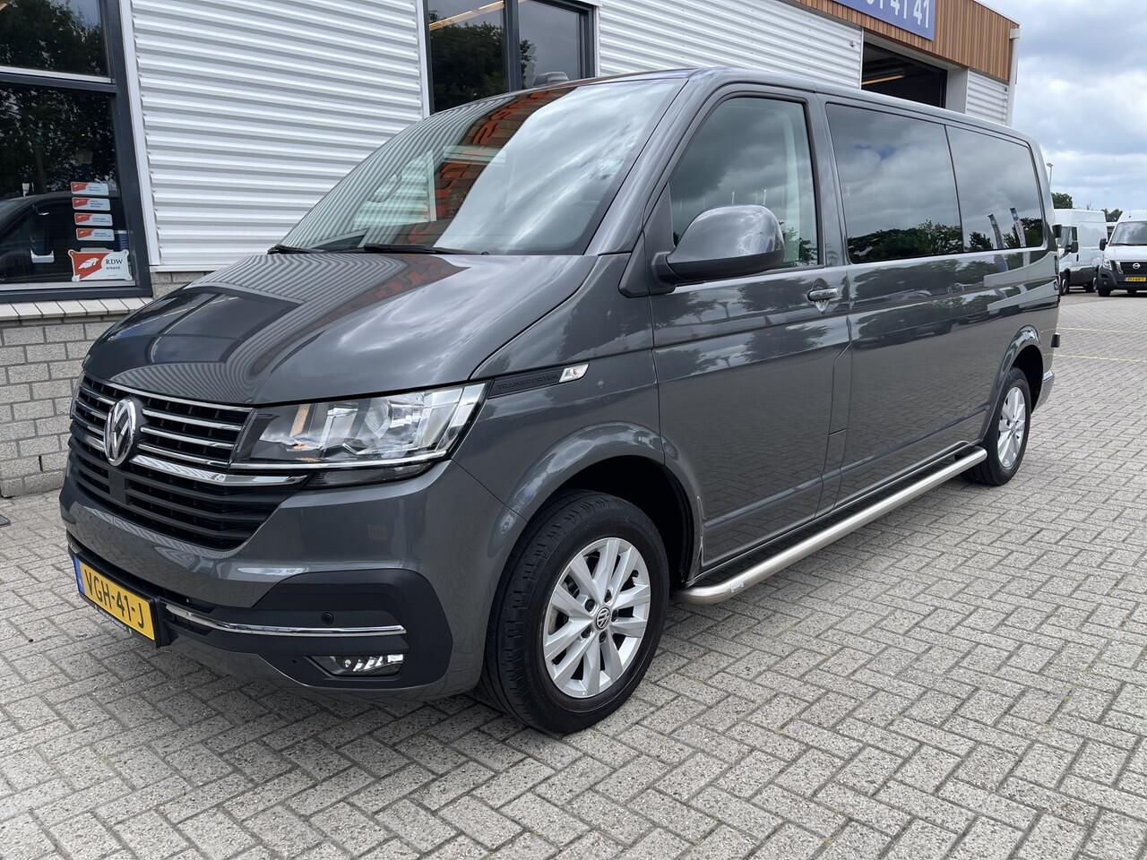 Volkswagen TRANSPORTER 2.0 TDI L2H1 30 DC 5 persoons / vaste prijs rijklaar ¤ 27.950 ex btw / lease vanaf ¤ 456 / grijs metallic / airco / cruise / Apple Carplay / lichtmetalen velgen / euro 6 / bpm vrij !