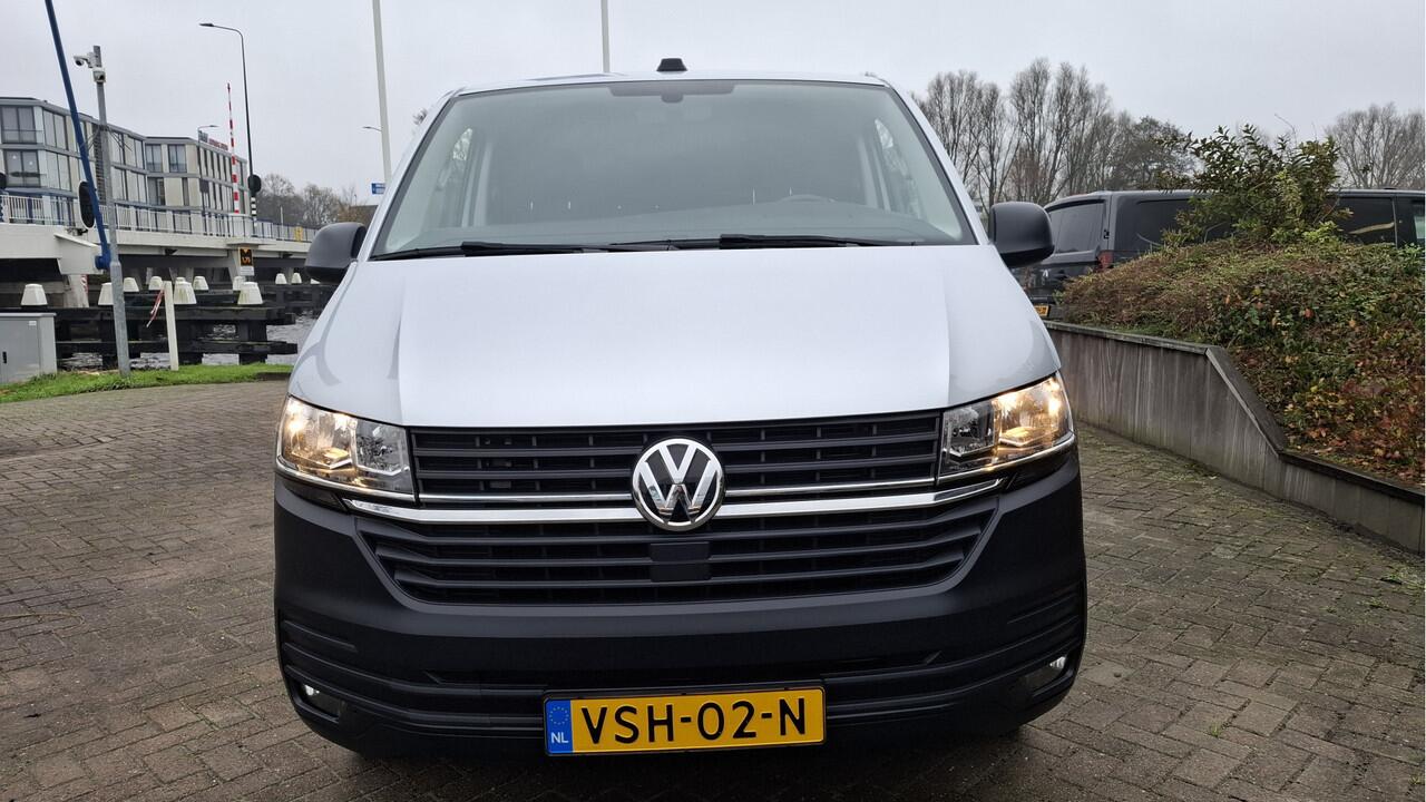 Volkswagen TRANSPORTER 6.1 - 2.0 TDI L2H1 28 Comfortline Trekhaak / PDC / Navigatie