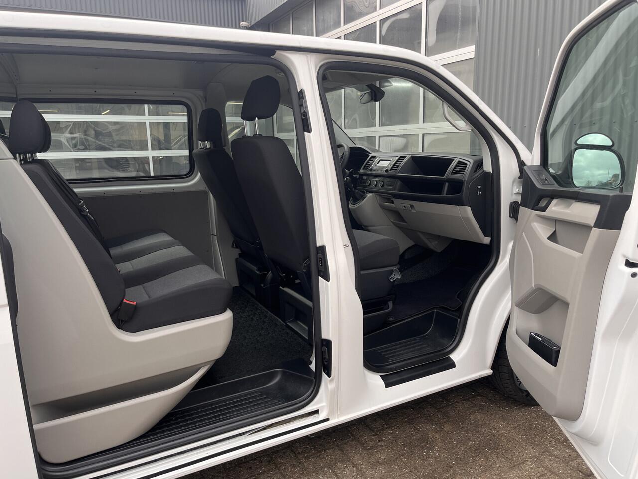 Volkswagen TRANSPORTER 2.0 TDI L2H1 DC Airco Cruise controle Trekhaak 2200kg trekgewicht Telefoonverbinding Kastinrichting Omvormer 5-Persoons Werkverlichting Euro 6