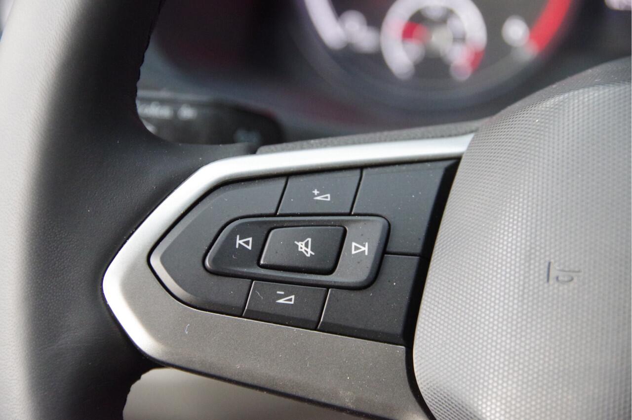 Volkswagen TRANSPORTER 2.0 TDI L2 150PK AUT. LED, TREKHAAK, CRUISE, CARPLAY, AIRCO, PARKEERSENSOREN, NL AUTO, NAP