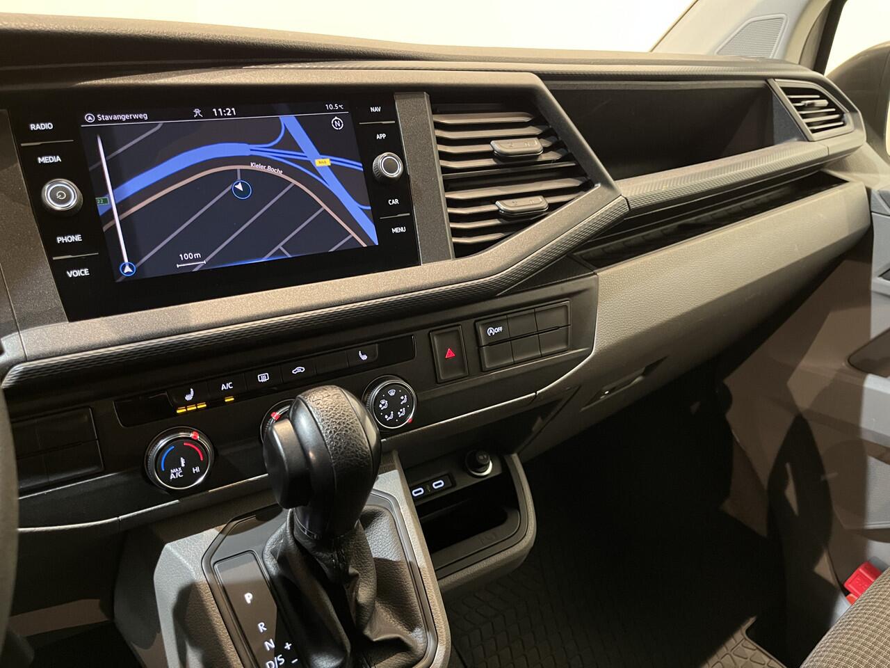 Volkswagen TRANSPORTER 2.0 TDI L2H1 4Motion 150 PK Automaat / Euro 6 / Servicebus / Sortimo Inrichting / Airco / Cruise Control / Camera / Trekhaak / CarPlay / Navigatie / Klep