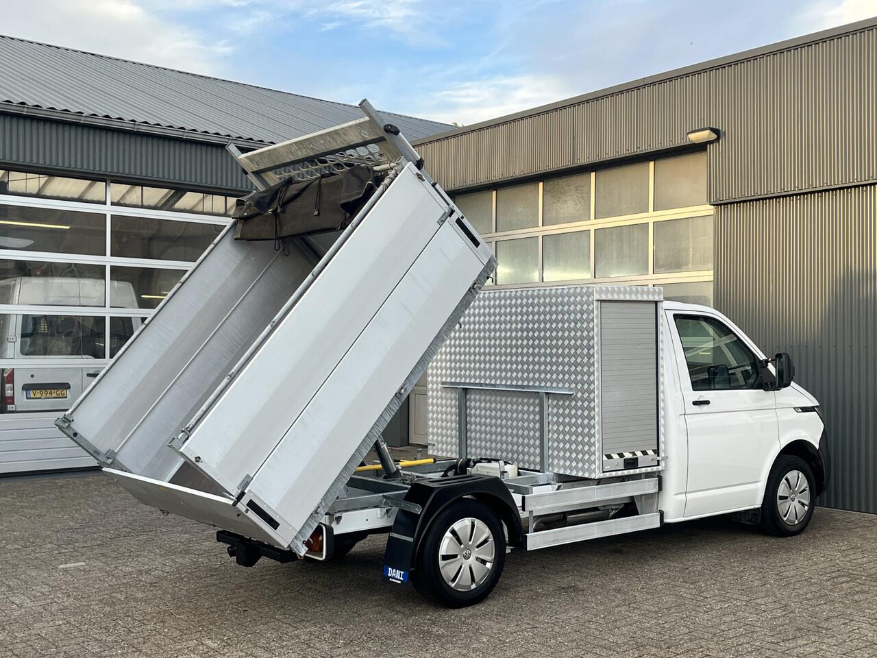 Volkswagen TRANSPORTER 2.0 TDI 150pk T6.1 Pick up Kipper Airco Cruise controle 1e eigenaar Telefoonverbinding Dealer onderhouden Gereedschapskist 3-Persoons Kieper P-up Euro 6
