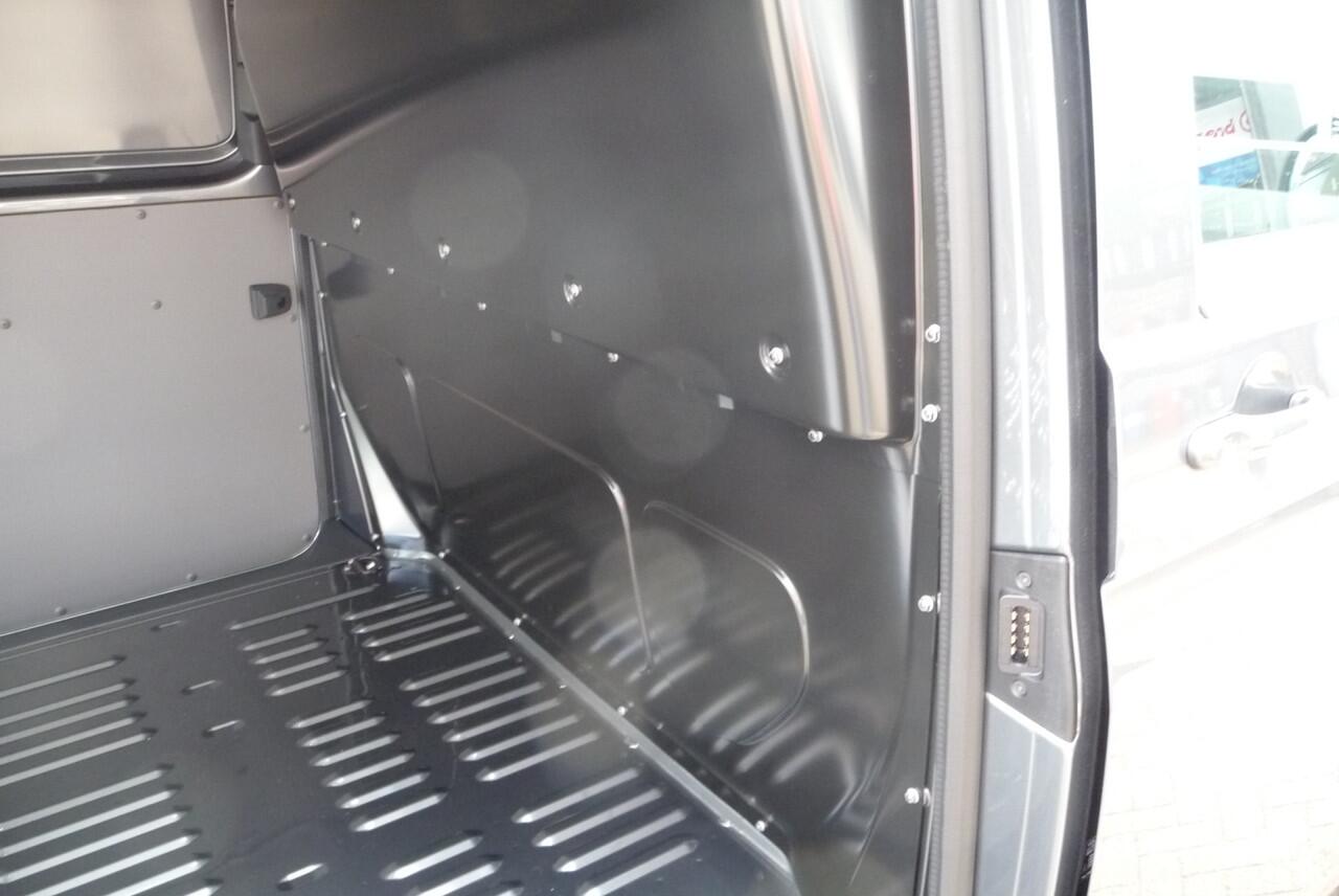 Volkswagen TRANSPORTER 2.0 TDI L2H1 Highline Autm. 204pk 2 schuifdeuren , achterdeuren BPM vrij