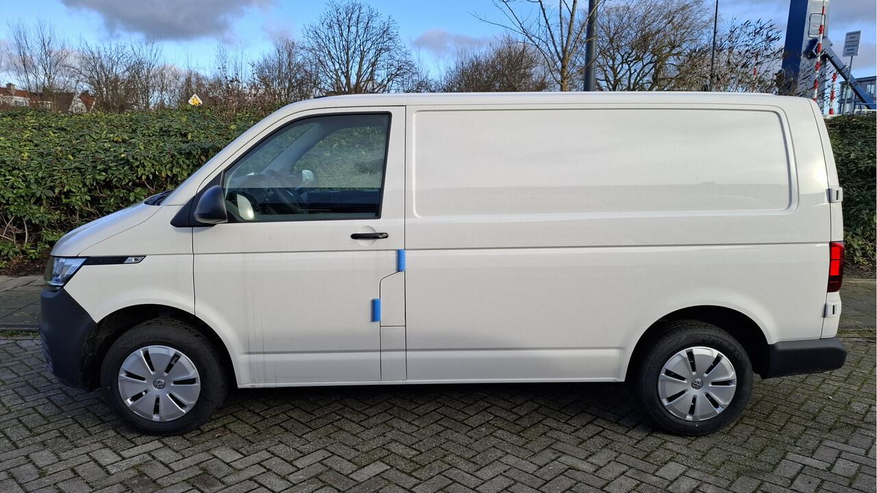 Volkswagen TRANSPORTER 6.1- 2.0 TDI L1H1 28 Comfortline 110 pk - Navi by App / Camera / Cruise