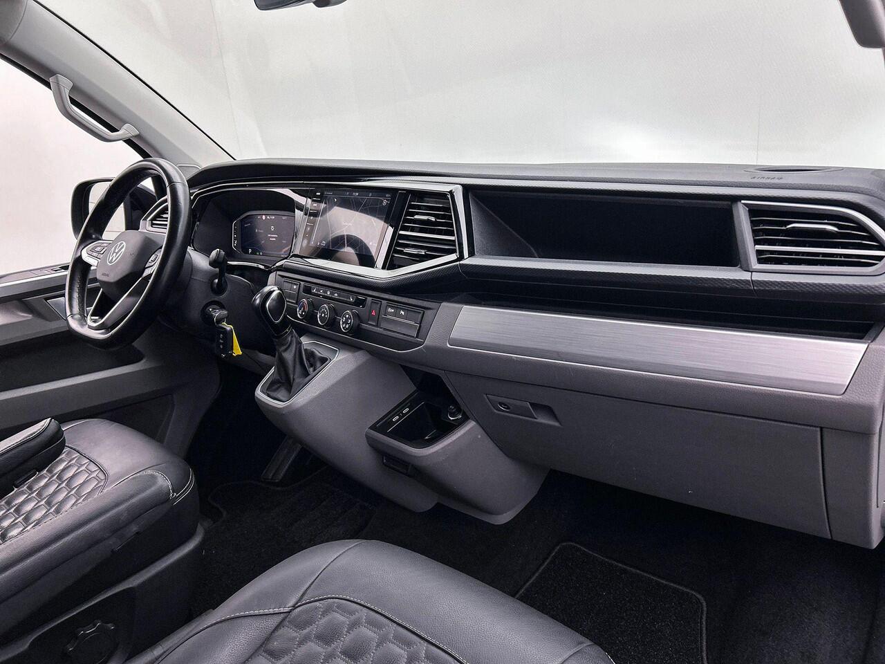 Volkswagen TRANSPORTER 2.0 TDI 150PK DSG DC L2 Bulli 75-Edition | Leder | Stoelverwarming | ACC | 2x schuifdeur | Navigatie | Trekhaak