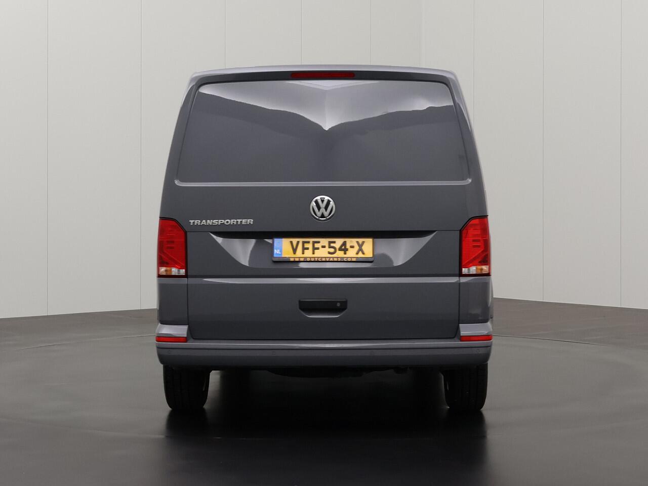 Volkswagen TRANSPORTER 2.0TDI Lang Highline | Navigatie | Camera | 3-Persoons | Airco | Cruise
