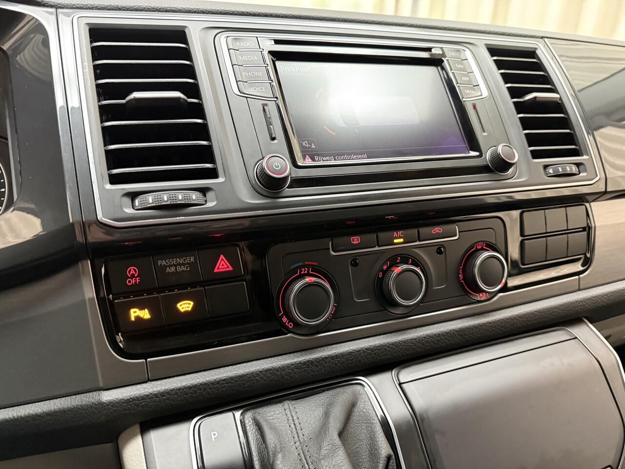 Volkswagen TRANSPORTER 2.0 TDI L2H1 DC Highline *LED* Leder / Adapt. Cruise / Carplay / Camera / Trekhaak / Navigatie / 19'' LMV / Org.NL!