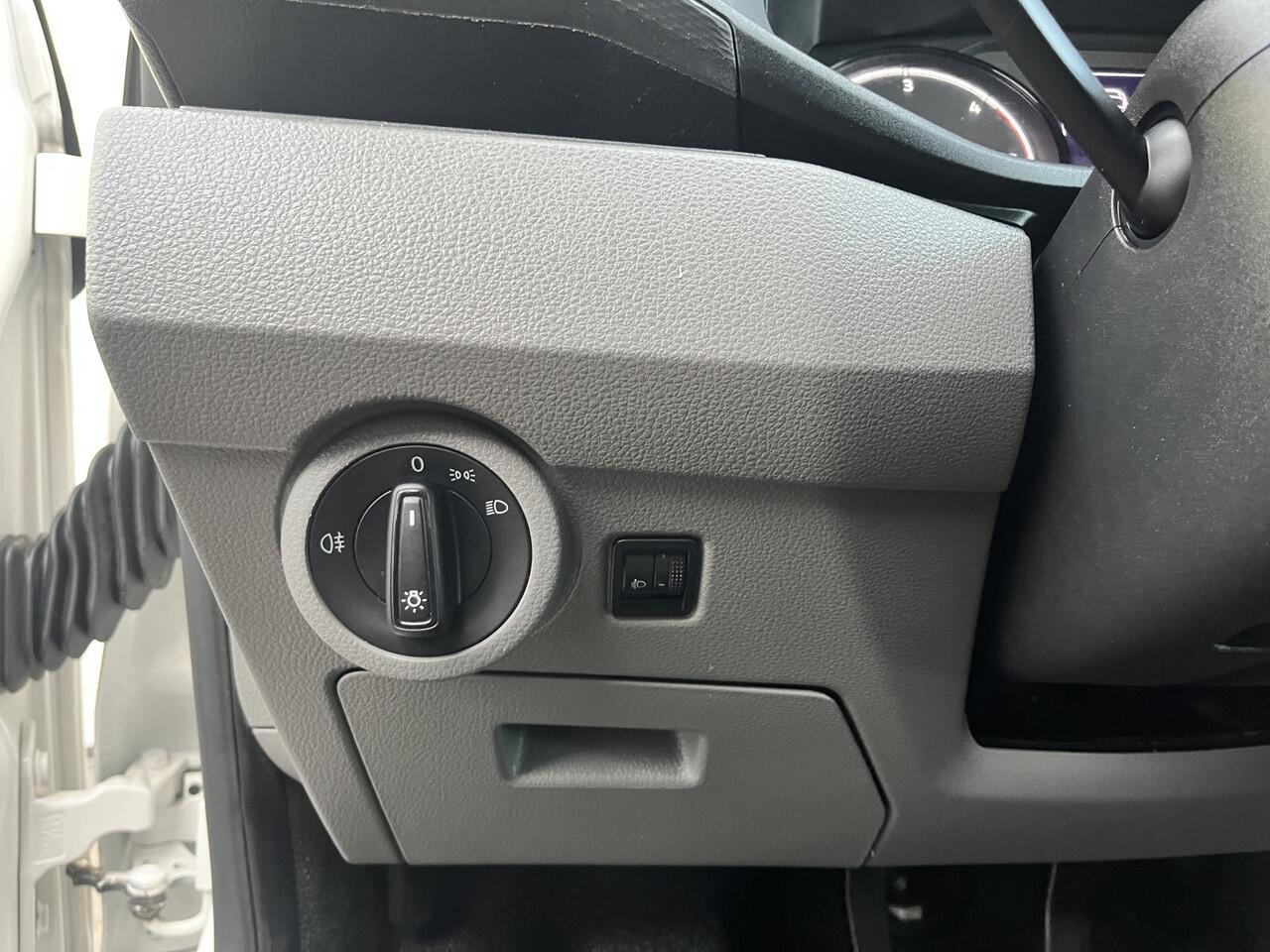 Volkswagen TRANSPORTER 2.0 TDI 150pk T6.1 Pick up Kipper Airco Cruise controle 1e eigenaar Telefoonverbinding Dealer onderhouden Gereedschapskist 3-Persoons Kieper P-up Euro 6