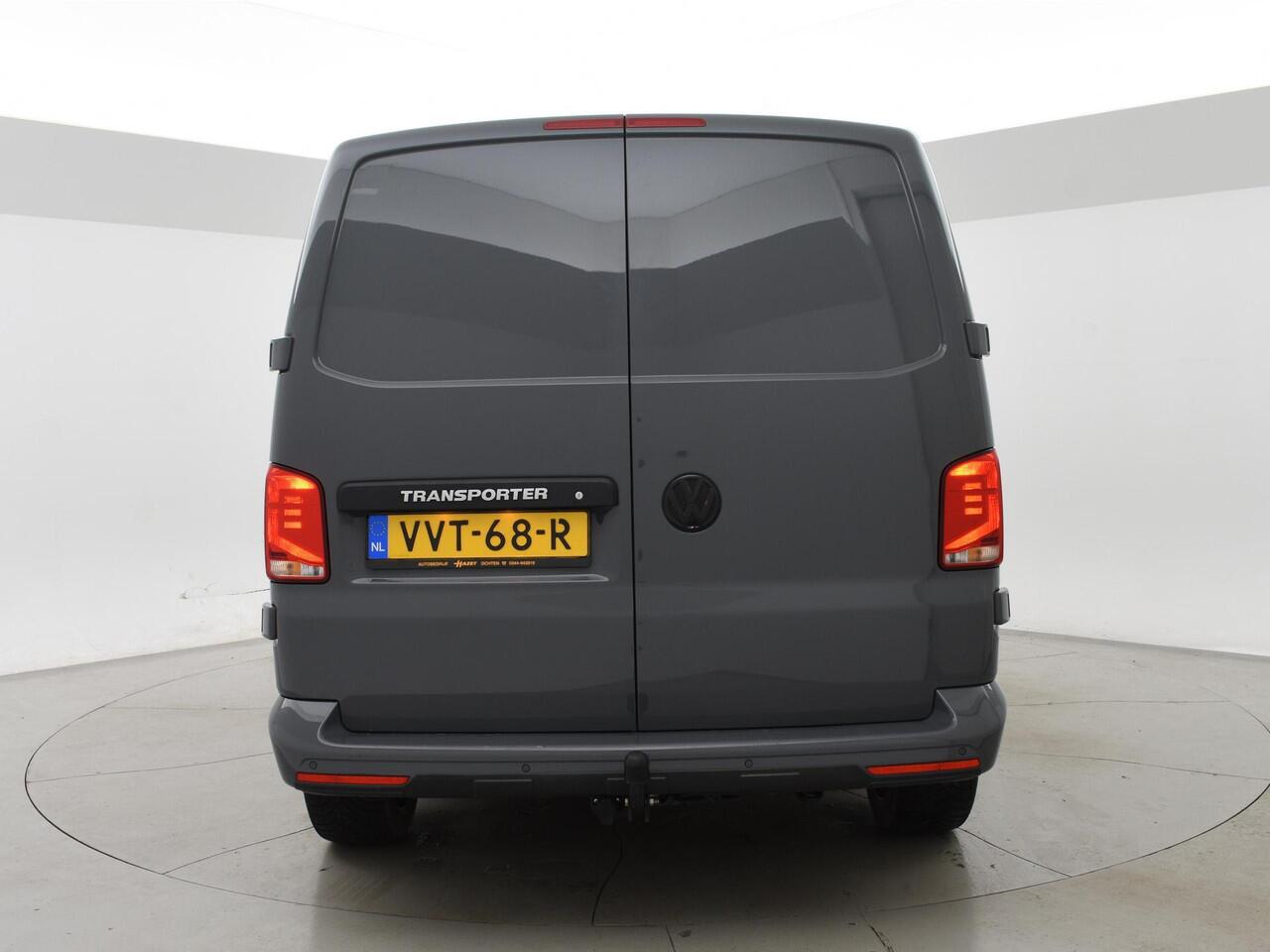 Volkswagen TRANSPORTER 2.0 TDI L2H1 + LED | 20 INCH LMV | TREEPLANKEN | APPLE CARPLAY | TREKHAAK