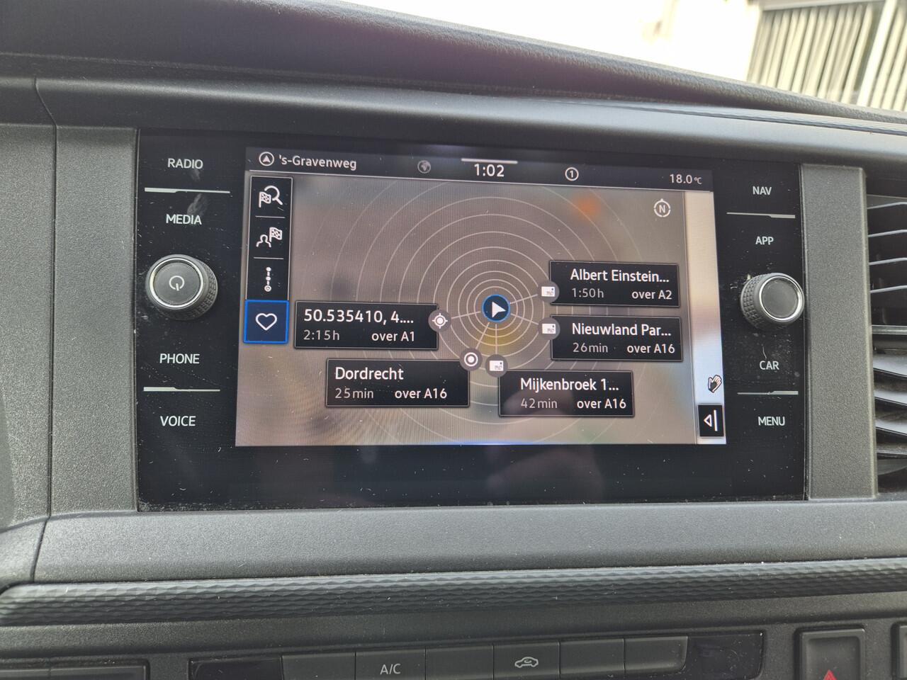 Volkswagen TRANSPORTER 2.0 TDI L2H1 Bulli 150pk lang 3-pers apple-car nieuw model 2021