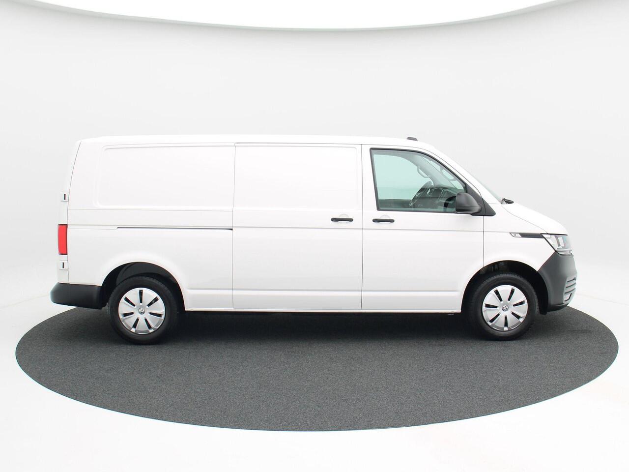 Volkswagen TRANSPORTER 2.0 TDi L2H3 28 Comfortline 110 Pk | Trekhaak | Cruise Control | Airco | Carplay | Navigatiesysteem | LED | Parkeersensoren | 57.724 Km!