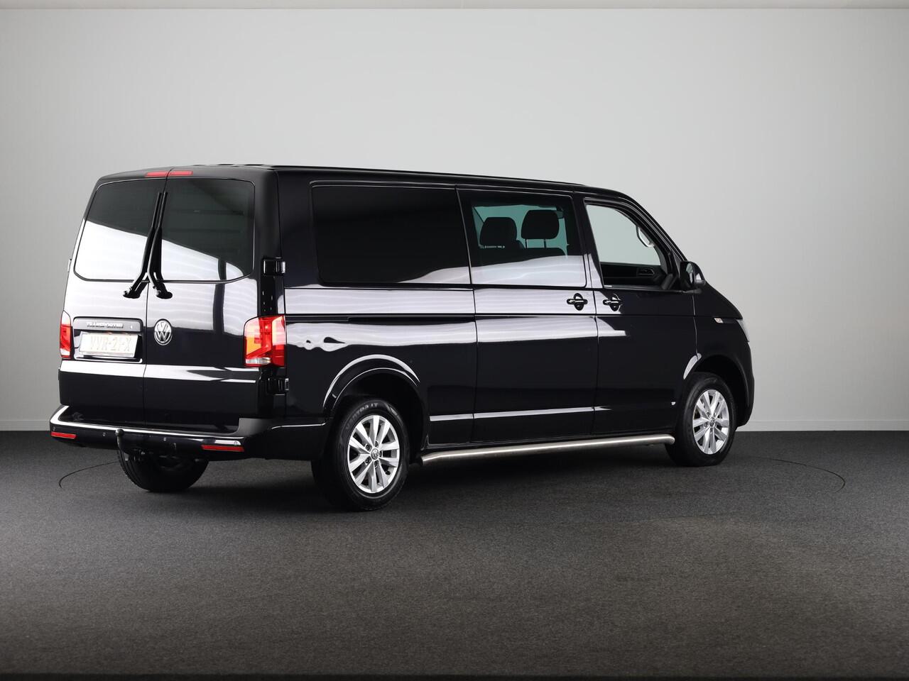 Volkswagen TRANSPORTER 2.0 TDI L2H1 30 DC Highline 150 PK DSG | 50% korting op pakket | Verlengde garantie | Navigatie | Trekhaak | Luxe dubbelcabine |