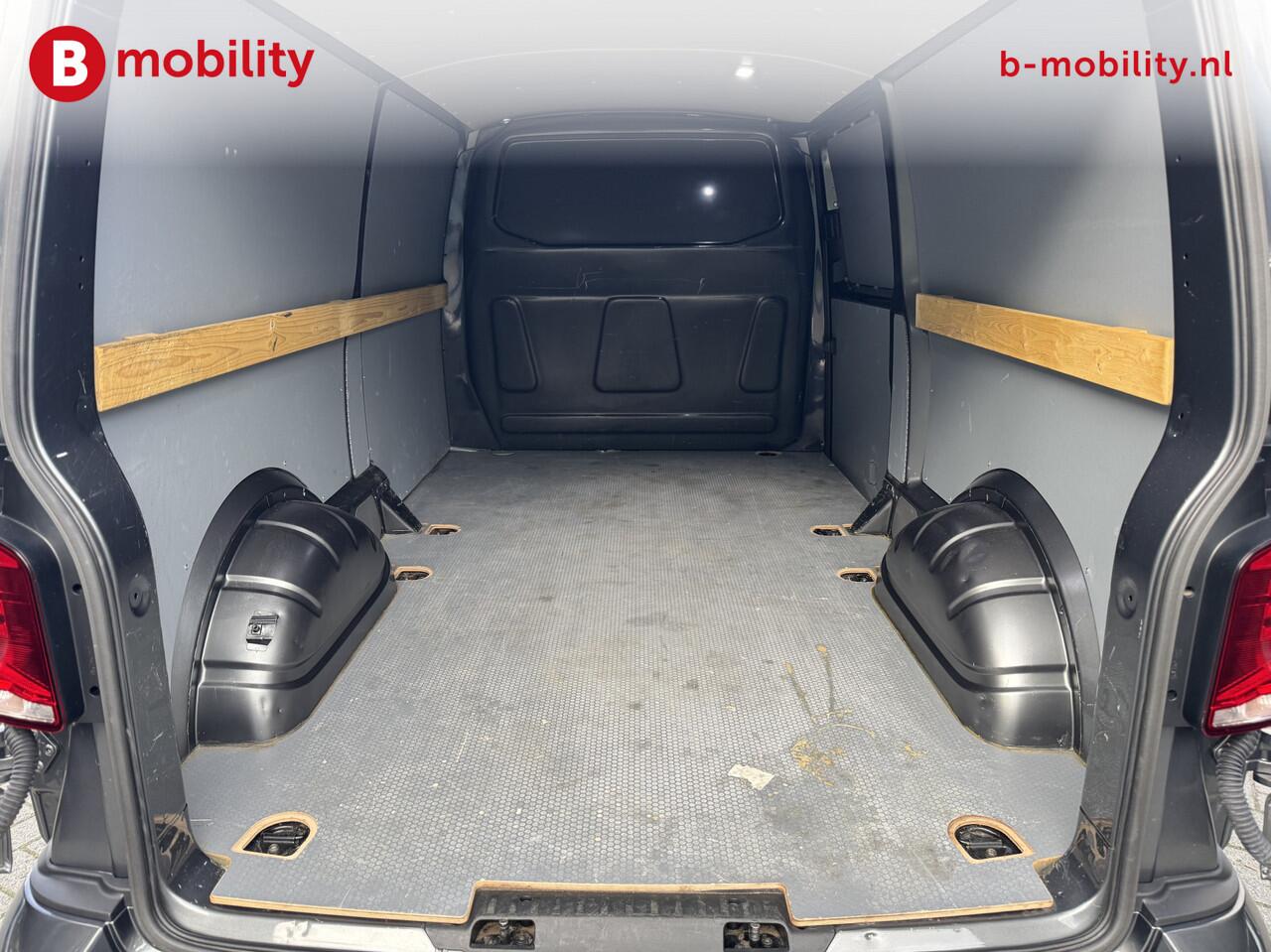 Volkswagen TRANSPORTER 2.0 TDI L2H1 Highline DSG Automaat Trekhaak 2.500KG | Apple CarPlay/ Android Auto | PDC Voor/Achter | Navigatie