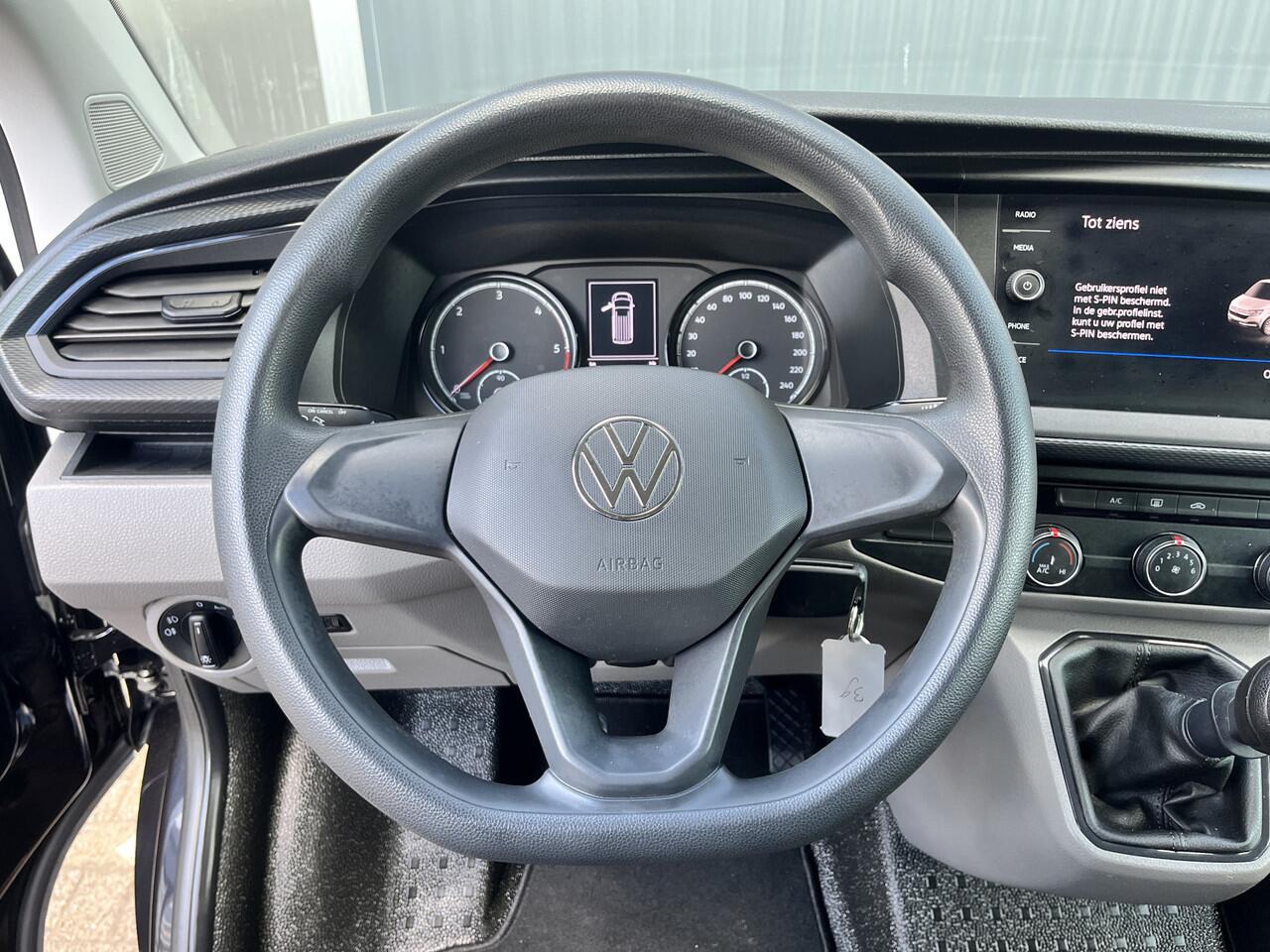 Volkswagen TRANSPORTER 2.0 TDI L2H1 DC 150PK Airco Cruise controle Telefoonverbinding Trekhaak 2500kg trekgewicht Apple carplay Navigatiesysteem schuifdeur Euro 6 DC 1e eigenaar Dealer onderhouden