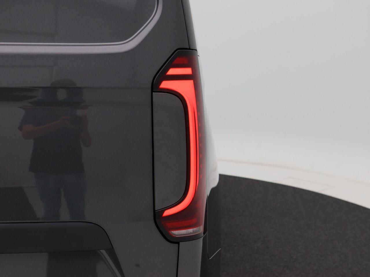 Volkswagen TRANSPORTER 2.0 TDI L2H1 30 Bulli Intro | V-49-KZN | Automaat | 150 PK | Camera | Full LED | BPM Vrij!