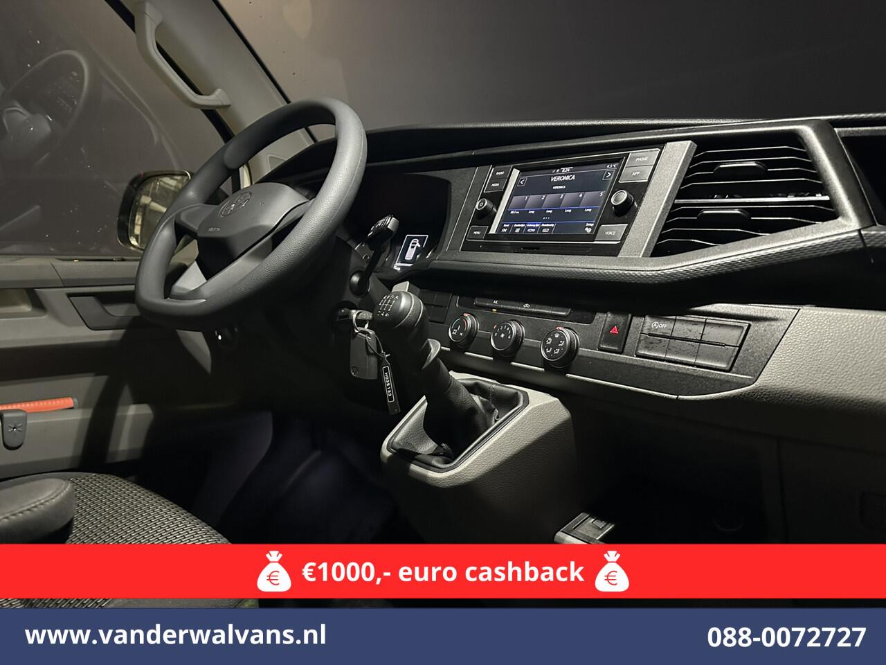Volkswagen TRANSPORTER 2.0 TDI 150pk L2H1 Euro6 Airco | 2500kg Trekhaak | Apple Carplay | Android Auto Parkeersensoren, Cruisecontrol