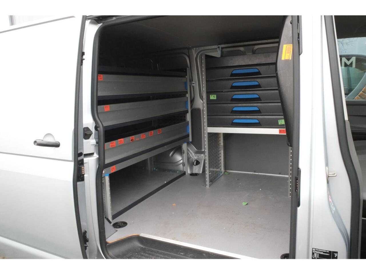 Volkswagen TRANSPORTER 2.0 TDI DSG 150pk L1H1 32 Navigatie, 3 zits euro 6 (5,8m3)