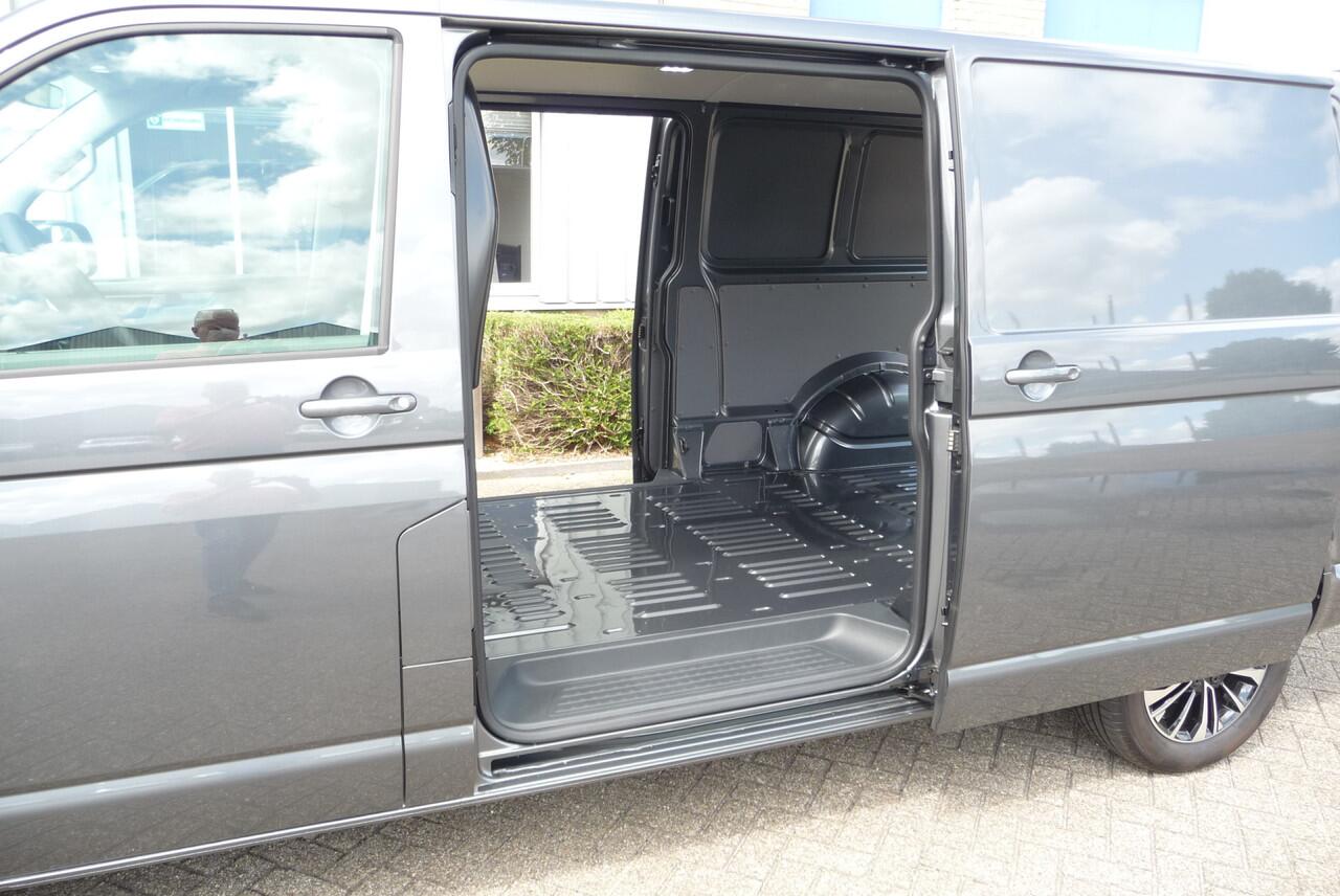 Volkswagen TRANSPORTER 2.0 TDI L2H1 Highline Autm. 204pk 2 schuifdeuren , achterdeuren BPM vrij