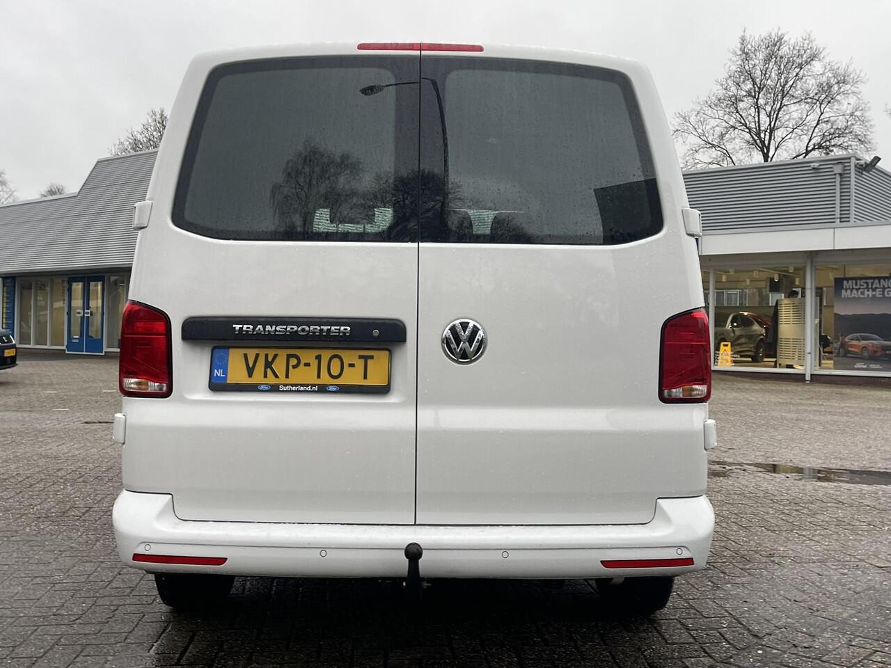 Volkswagen TRANSPORTER 2.0 TDI L1H1 26 Economy Business | Erg netjes! | 90pk SCI Trekhaak | Apple Carplay | Airco | Gestoffeerde laadruimte | Parkeersensoren