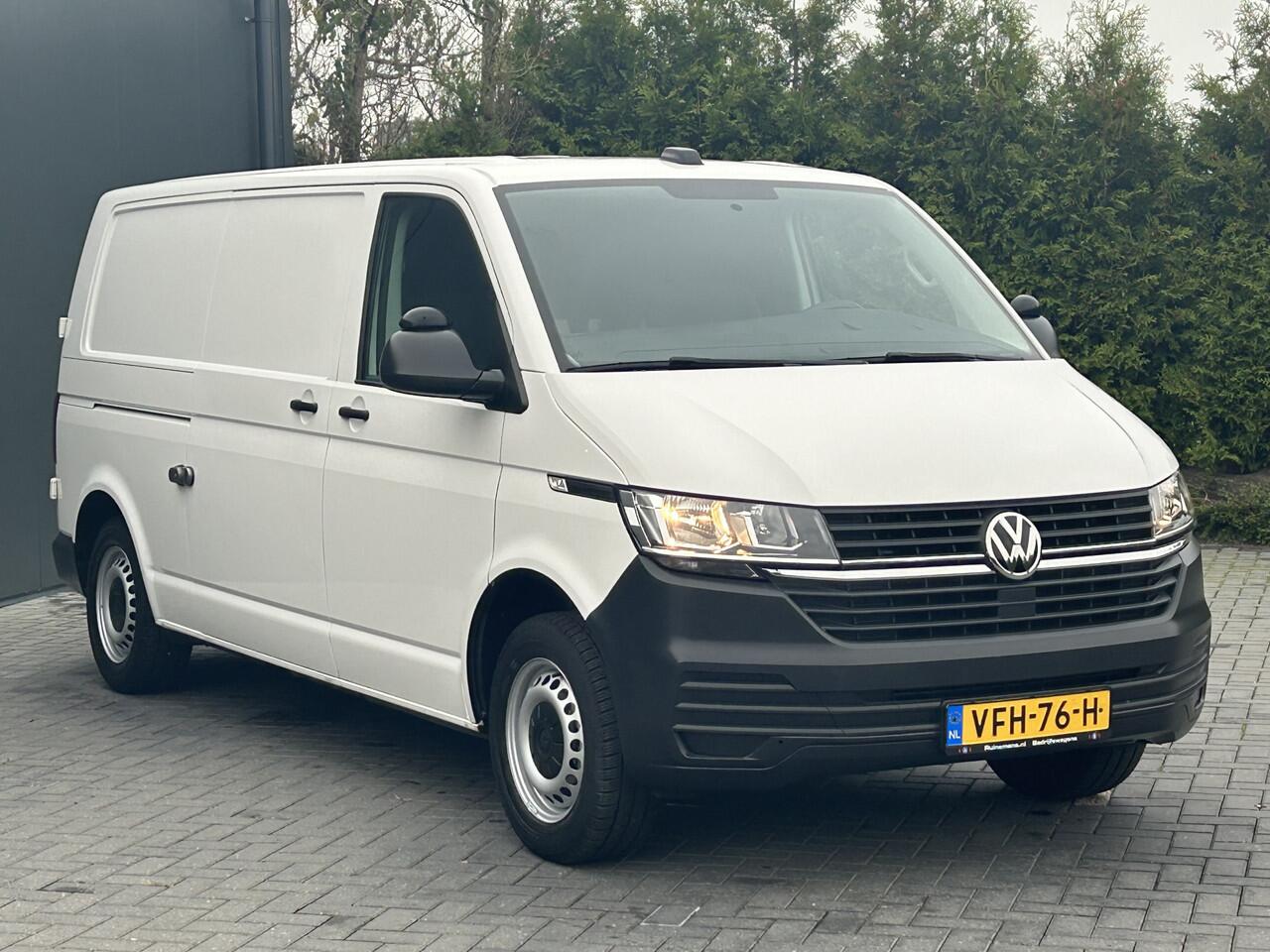 Volkswagen TRANSPORTER 2.0 TDI COMFORTLINE / L2H1 / 53.418 KM !! / SORTIMO INRICHTING / 1e EIG. / CAMERA / AIRCO / CRUISE / APPLE CARPLAY / PDC