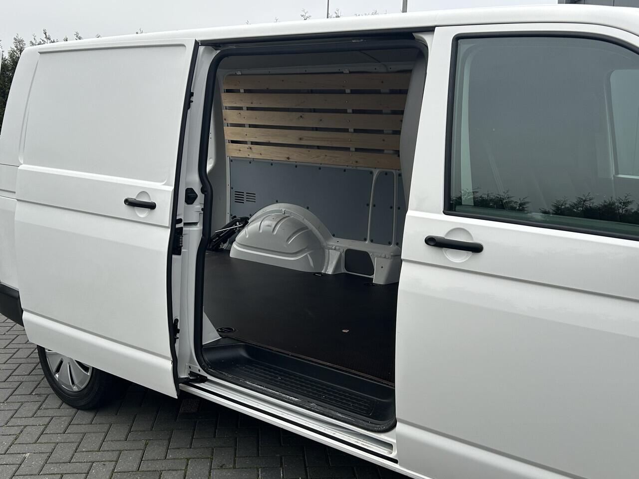 Volkswagen TRANSPORTER 2.0 TDI 111 PK / 1e EIG. / 48.372 KM !! / AIRCO / CRUISE / APPLE CARPLAY / 3-ZITS / PDC