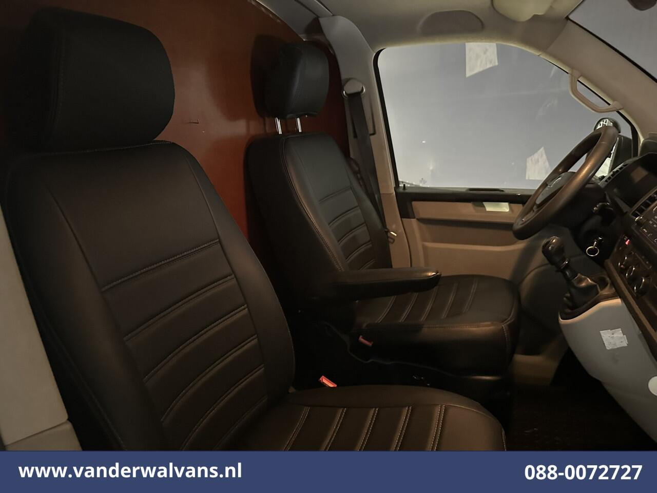 Volkswagen TRANSPORTER 2.0 TDI 150pk L2H1 Euro6 Airco | Camera | Leder | Cruisecontrol | 2500kg Trekhaak Parkeersensoren