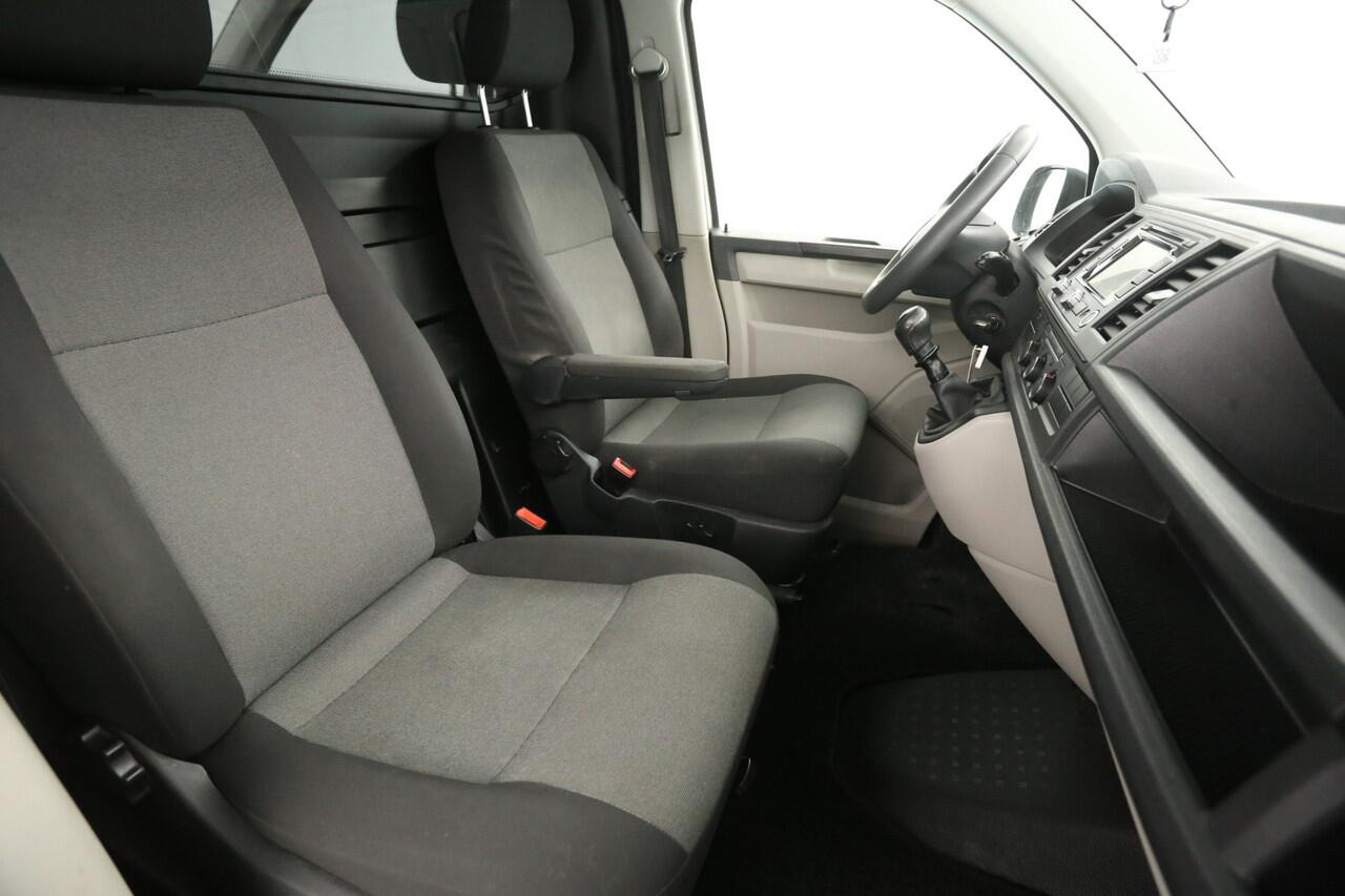 Volkswagen TRANSPORTER 2.0 TDI L2H1 | 140PK | Airco | Cruise | Navigatie | Imperiaal | Trekhaak