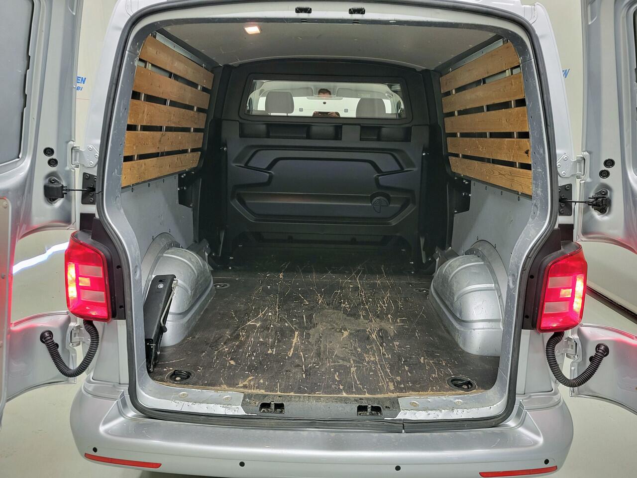 Volkswagen TRANSPORTER 2.0TDI L2/H1 Dubbele cabine Euro 6!