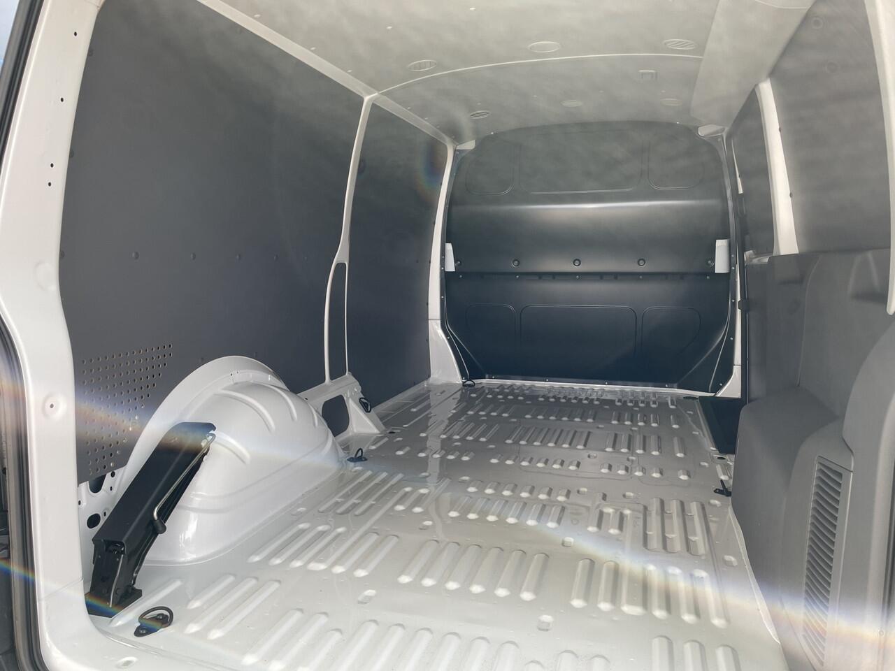 Volkswagen TRANSPORTER 2.0 TDI L2H1 28 150PK Hand 3 zits | Achterklep met ruit | Cruise control