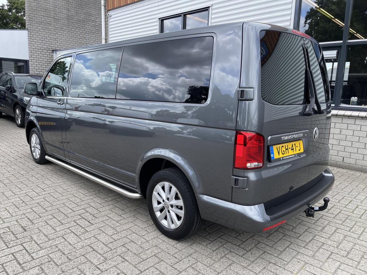 Volkswagen TRANSPORTER 2.0 TDI L2H1 30 DC 5 persoons / vaste prijs rijklaar ¤ 27.950 ex btw / lease vanaf ¤ 456 / grijs metallic / airco / cruise / Apple Carplay / lichtmetalen velgen / euro 6 / bpm vrij !