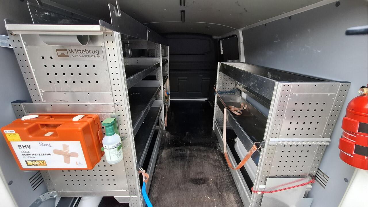 Volkswagen TRANSPORTER 2.0 TDI L2H1 Comfortline Navigatie / Trekhaak / PDC / Cruise