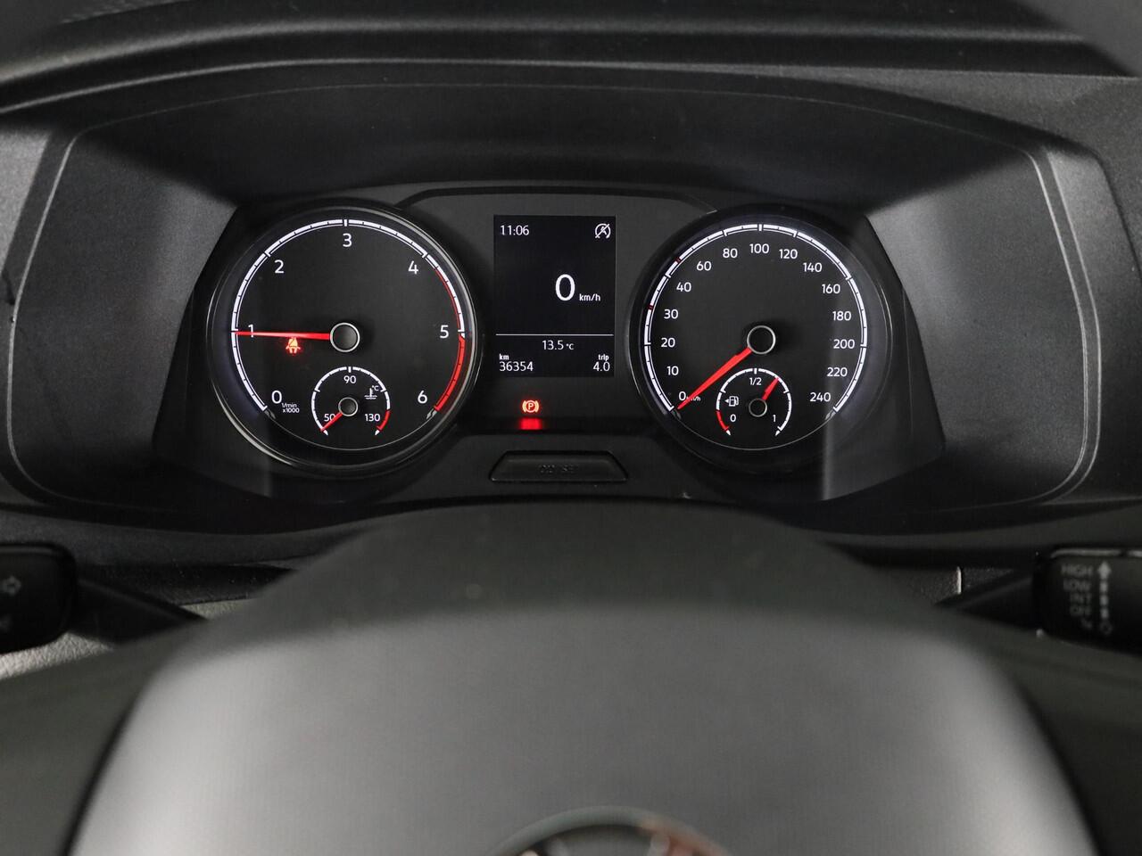 Volkswagen TRANSPORTER Bedrijfswagens Bestelwagen L2 28 2.0 TDI 110 pk | Verlengde garantie | Navigatie via App | Trekhaak | Parkeersensoren achter | Cruise control |