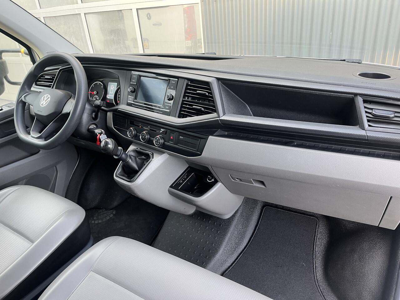 Volkswagen TRANSPORTER 2.0 TDI 150pk T6.1 Pick up Kipper Airco Cruise controle 1e eigenaar Telefoonverbinding Dealer onderhouden Gereedschapskist 3-Persoons Kieper P-up Euro 6