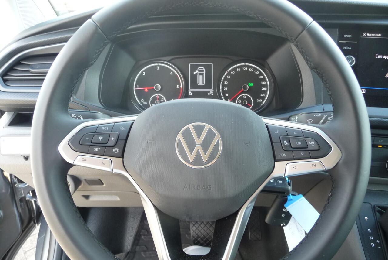 Volkswagen TRANSPORTER 2.0 TDI L2H1 30 Highline D C 5 zits Aut 204 pk 2 zijschuifdeur, trekhaak, BPM vrij dubbel cabine