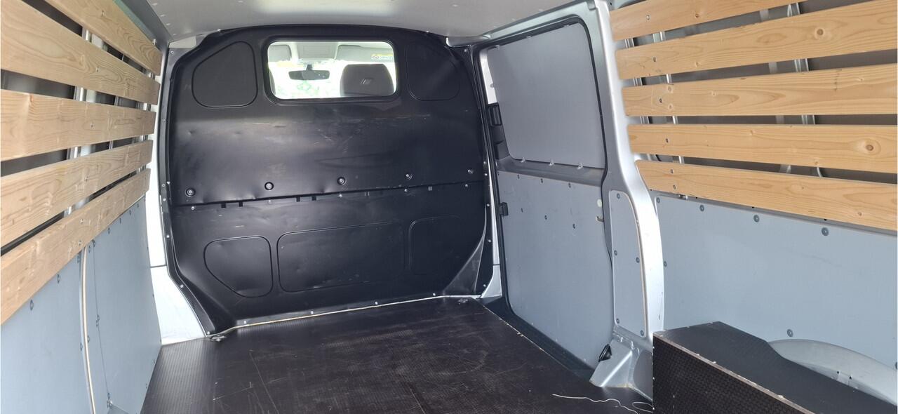 Volkswagen TRANSPORTER 6.1 - 2.0 TDI L2H1 Comfortline 150 pk / Trekhaak / Navigatie