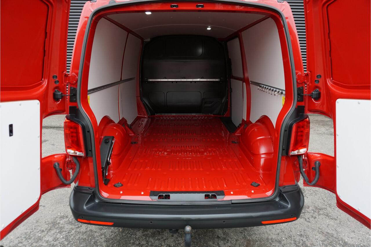 Volkswagen TRANSPORTER 150PK Automaat L2H1 Apple Carplay Camera Cruise PDC Standkachel Stoelverwarming Trekhaak