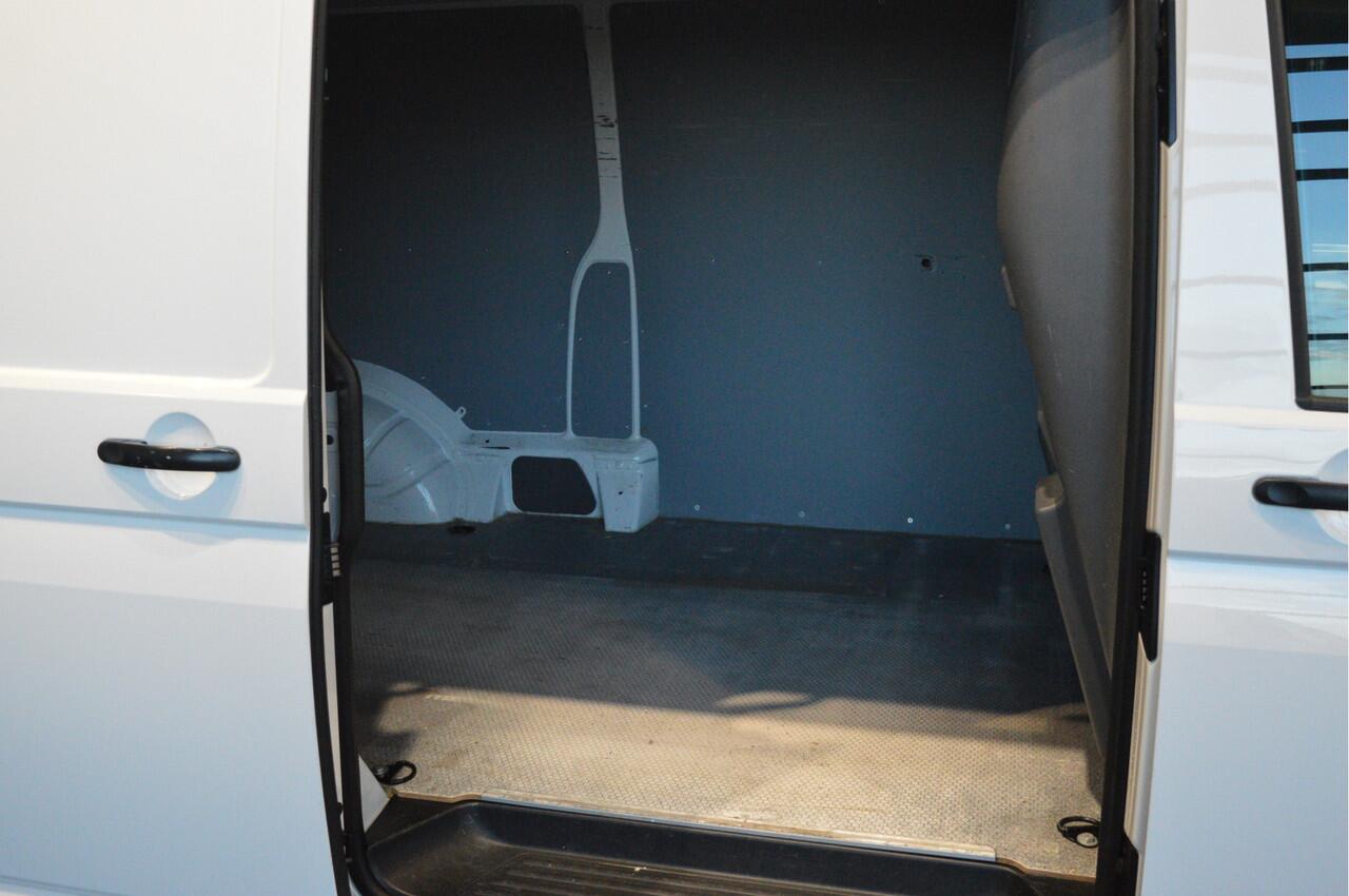 Volkswagen TRANSPORTER 2.0 TDI L2H1 airco navi pdc cruise trekhaak 150 pk !!