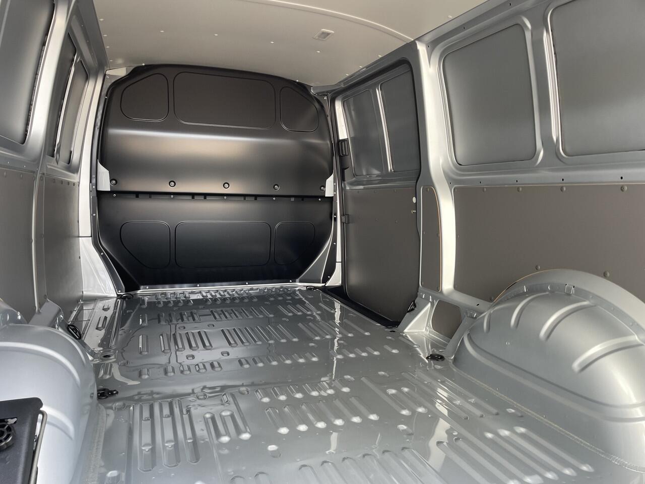 Volkswagen TRANSPORTER 2.0 TDI L2H1 28 | App connect | PDC | Cruise