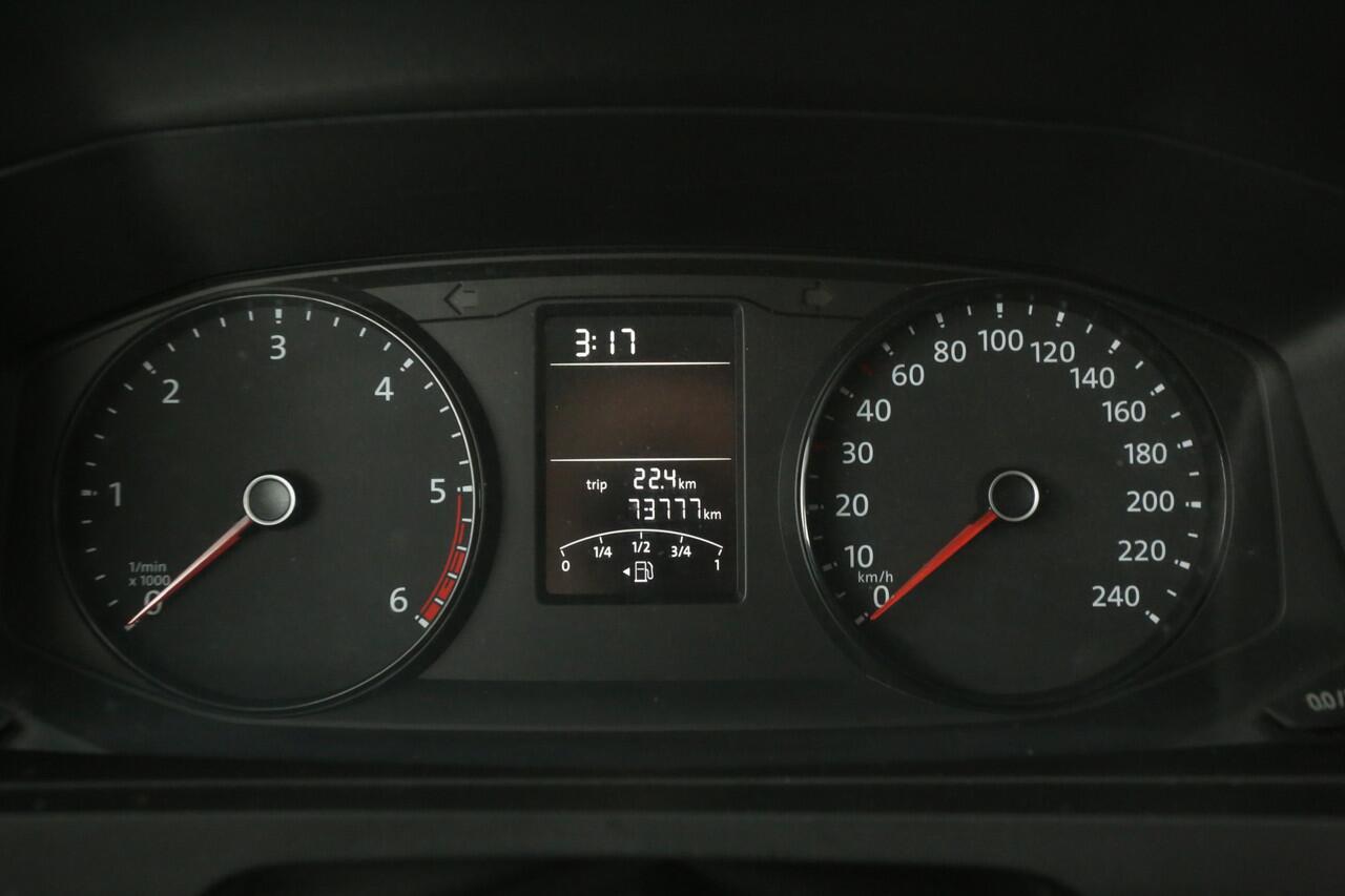 Volkswagen TRANSPORTER 2.0 TDI L2H1 | 140PK | Airco | Cruise | Navigatie | Imperiaal | Trekhaak