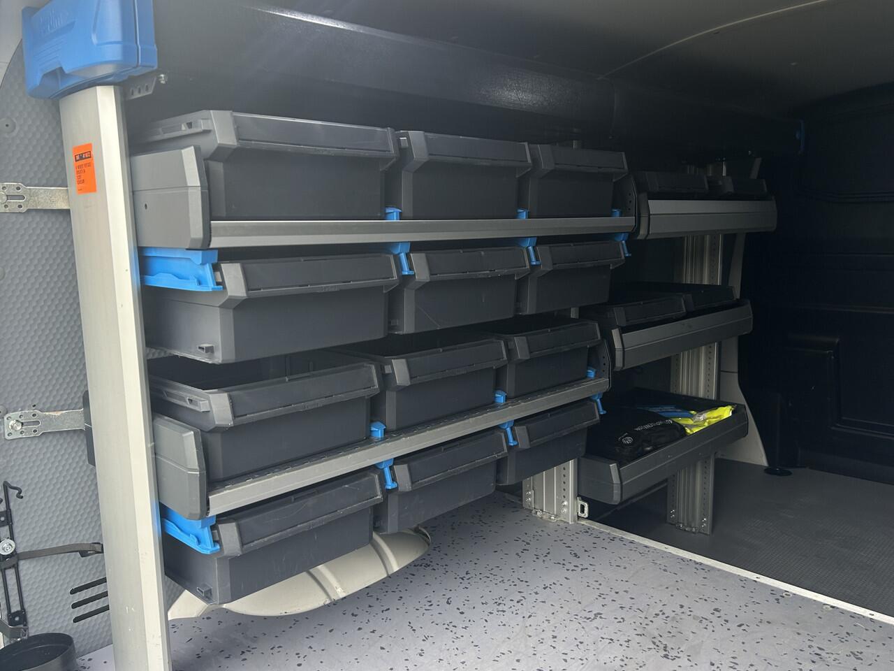 Volkswagen TRANSPORTER 2.0 TDI COMFORTLINE / L2H1 / 53.418 KM !! / SORTIMO INRICHTING / 1e EIG. / CAMERA / AIRCO / CRUISE / APPLE CARPLAY / PDC