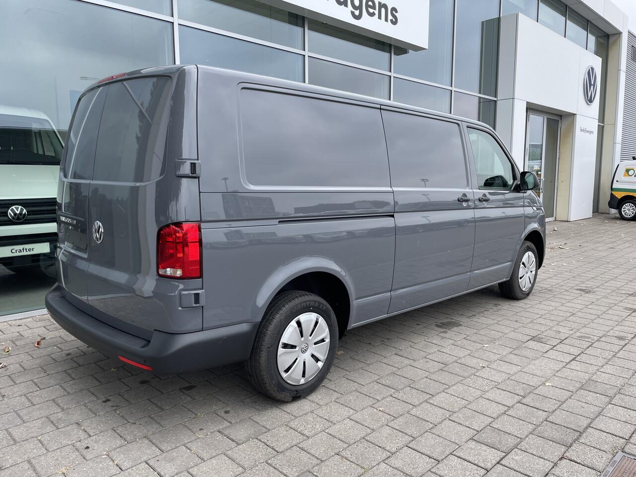 Volkswagen TRANSPORTER 2.0 TDI 150 pk L2H1 28 | PDC | App connect | Cruise control | Bijrijdersbank