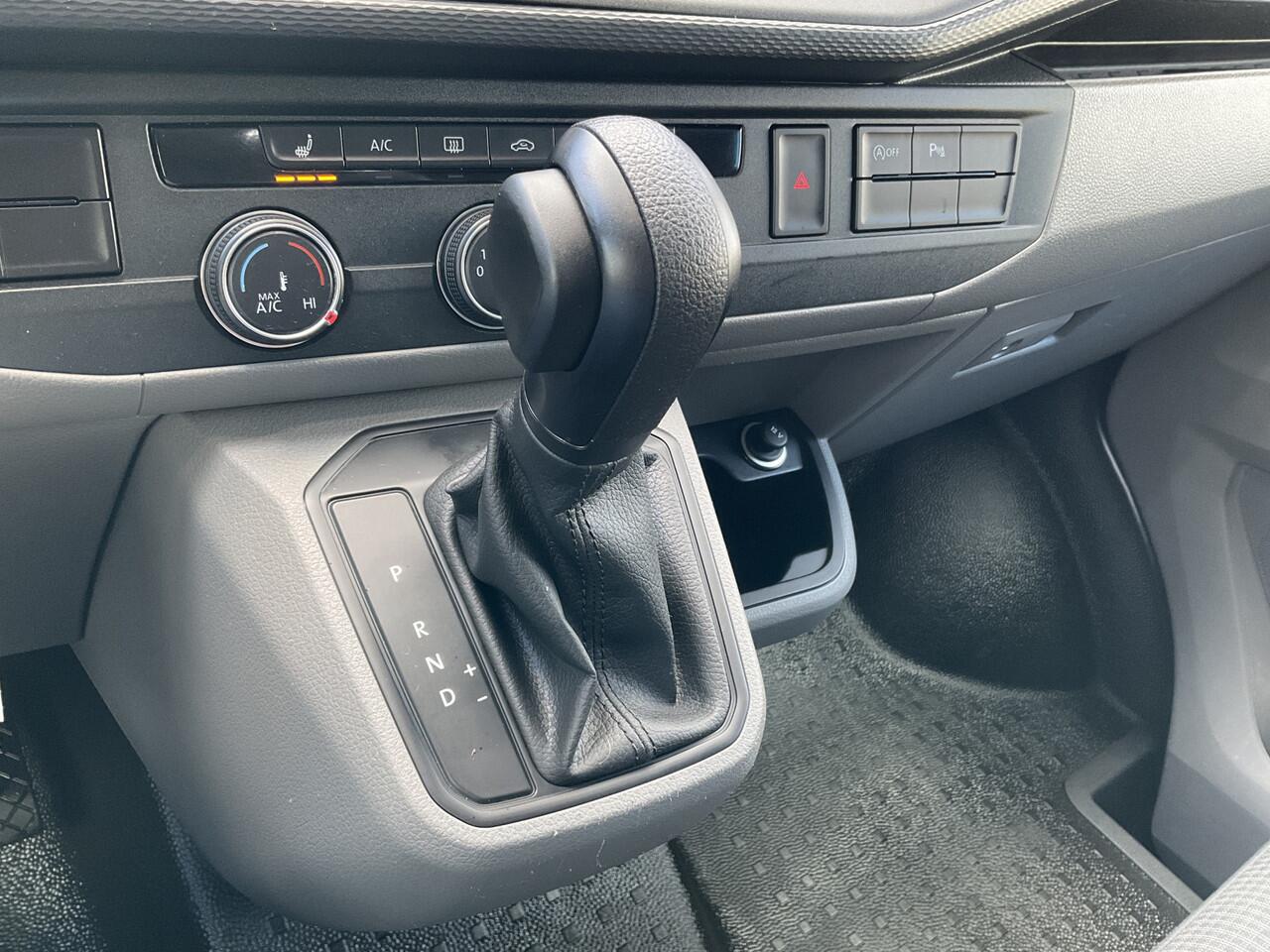 Volkswagen TRANSPORTER 6-Pers 2.0 TDI L2H1 DC Bulli Leer Cam Trekhaak Lang 6 Persoons Dubbele Cabine