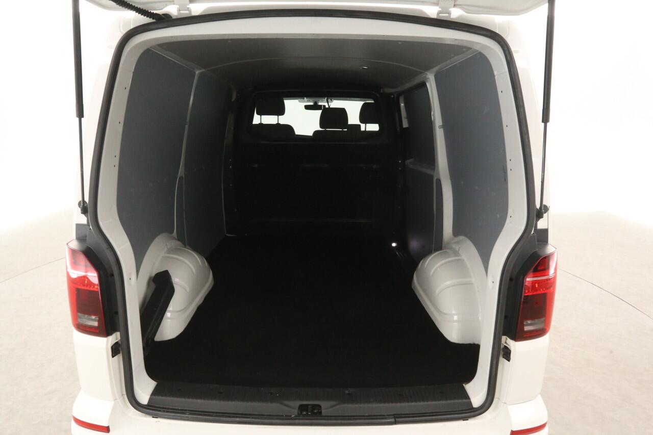 Volkswagen TRANSPORTER 2.0 TDI 150PK L1H1 | Euro6 | Aut. | Airco | Adap. Cruise | 3-Zits | Carplay | Navi | Stoelverw. | Trekh.